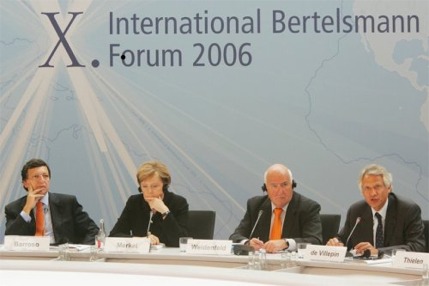 José-Manuel Barroso, Angela Merkel et Dominique de Villepin, le 22 septembre 2006 au Xe forum international de la Fondation Bertelsmann