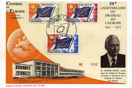 Carte postale du Conseil de l'Europe célébrant en 1975 le vingtième anniversaire du drapeau bleu aux douze étoiles d'or